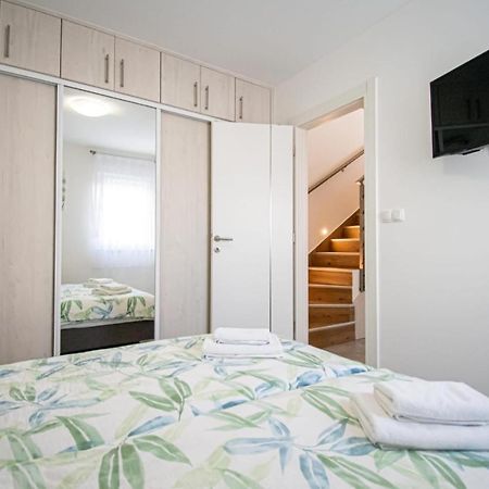 Luxury Apartment With Swimming Pool Ana Traù Esterno foto