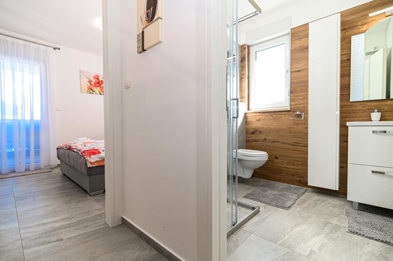 Luxury Apartment With Swimming Pool Ana Traù Esterno foto