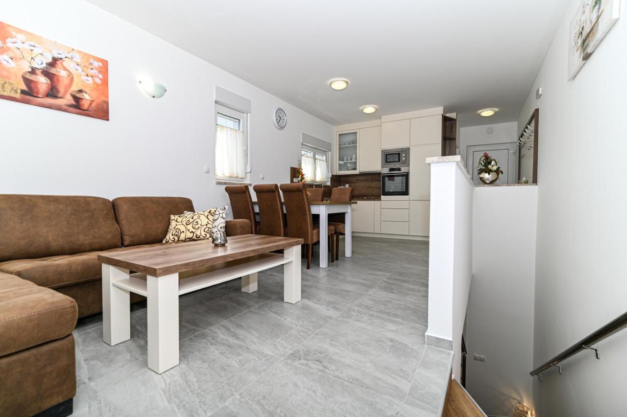 Luxury Apartment With Swimming Pool Ana Traù Esterno foto